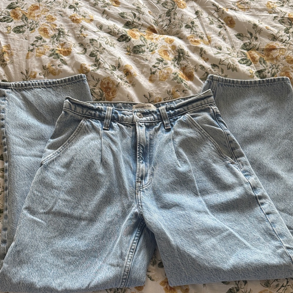 Abercrombie Loose Jeans
